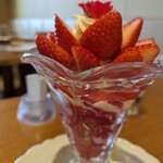 Mizunobu Fruit Parlor Labo - いちごパフェ