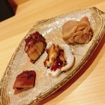 Zaimokuchou Sushi Nakahisa - 最初のつまみの四点セット。奈可久