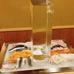 Zaimokuchou Sushi Nakahisa - 奈可久のアイコンがこの氷柱。氷の冷気で乾燥とは無縁