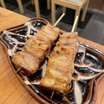 Shinjuku Motsuyaki Shibaura Horumon - モモ　ジューシー。