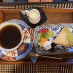 喫茶ほとり - 林檎とピスタチオのベイクドチーズ タルト