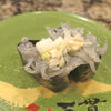 回転寿司 炙り百貫 - 料理写真:まずは、青魚の風味と、生魚のフレッシュ感、生姜の辛味が効いた「生しらす軍艦」195円。