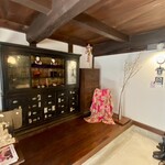 とんかつ肉料理 吉岡 - 店内入った時点で｢うぉぉ…｣と何故か圧倒されてしまった。