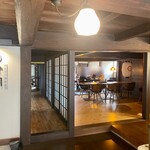 とんかつ肉料理 吉岡 - 築150年余の柱や梁！
      お国の重要文化財にしてもらいたい♪