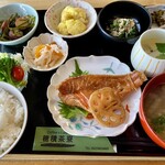 穂積茶寮 - 日替りランチ＝990円
(赤魚の煮付け)