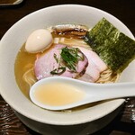 Chuuka Soba Yanagi - タレにホタテが入った塩スープ