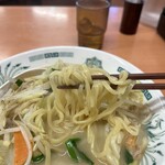 日高屋 - 麺は少なめ30円引き