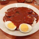 カレーハウス キラリ - 茄子カレー750円+ゆで卵50円