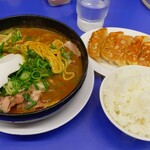 カレーラーメン (税込)950円+餃子セット (税込)250円 (2024.02.15)