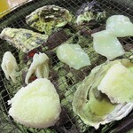 KAKI GORO - なんでも焼けます。持ち込みは禁止。