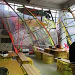 KAKI GORO - カラフルは壁だなぁと思ったら、ウインドサーフィンの帆でした　笑
