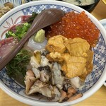 Hanafusa - 7種類の海鮮丼。古事記丼にウニ・いくら・入り