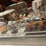 アピシウス - 目では食べたいのだけれど、お腹いっぱい