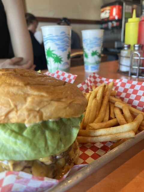 ハンバーガーショップ Mahaloha Burger Ala Moana （マハロハ・バーガー
