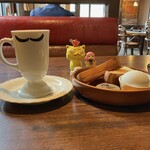 びっくりドンキー - プレーントースト・モーニングセット　380円(税込)  ※横からも