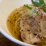 麺劇場 玄瑛 - 潮薫醤油ラーメン アップ