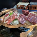 馬肉料理専門店　馬野郎 - コンロの上だが　馬刺し盛り合わせ(ハーフ)
