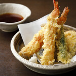 ・Assorted shrimp and vegetable Tempura (vegetables change depending on the season)