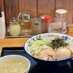 中華蕎麦 春馬 - 油そば830円にJAF会員特典で味玉サービス