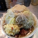 らーめん大 練馬店 - ラーメン(600円)＋こま切れ豚(70円) ヤサイニンニクオオメアブラ