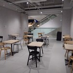 SUN MILK JAPAN - お店の隣の地下１階共通イートインスペースで食べることが出来ますよ。