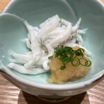Tsukiji Aozora Sandaime - ◆福島県産白魚とおろしポン酢〜白魚に塩味は無し。茹でたてで暖かい白魚とおろしポン酢が合う