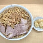 ラーメン荘 おもしろい方へ - 大ラーメン ニンニクマシ 別皿 ヤサイヌキ アブラマシマシ