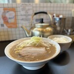 ぼくのみそらーめん - 料理写真:みそらーめんと白飯 ¥890+¥90