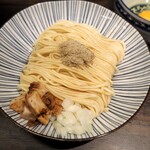 錦糸町中華そば さん式 - そのまま食べられる替え玉 生卵付き（アップ）