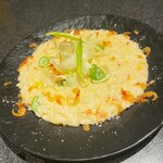 樱花虾和蚕豆的马斯卡彭芝士意大利炖饭白色芦笋辣椒的沙拉风味