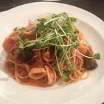 パスタ ラ ビスタ - ナスとイカ、カイワレ