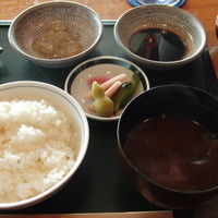 欅 - お肉のタレ各種＆ご飯