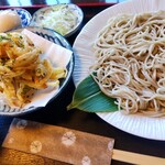 蕎麦カフェ 閑や - 料理写真:十割もりそば　800円　かき揚げ　300円