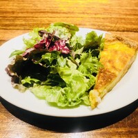 シャンパン食堂 - ネギと海老のキッシュ