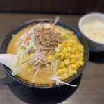 麺屋まる勝 - 味噌らーめん(880円)＋半ライス(100円)