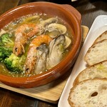 牡蠣小屋 中番屋 - アヒージョ