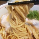 ラーメン屋 トイ・ボックス - 柔らかなストレート麺