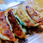 スーパーベルクス - 料理写真:惣菜コーナーの焼餃子