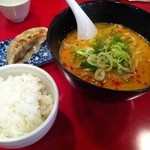 咲咲 - ランチメニュー　タンタンメン￥900　ごはん、小鉢（水餃子）、杏仁豆腐