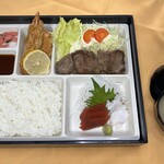 レストラン八白 - ステーキ弁当
