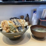 Tensei - 丼もまぁまぁのサイズ。味噌汁付きです。