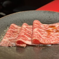 和牛とタン 焼肉 とみ 新橋本店 - サーロインの肉寿司の焼く前（3人分）