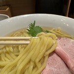 支那蕎麦 澤田 - ツヤツヤの太麺