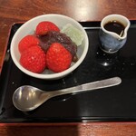 Okame Koujimachi - ハーフサイズの苺あんみつ