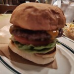 CRUZ BURGERS & CRAFT BEERS - 