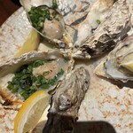 日本酒と海鮮 痛風屋 - 焼き牡蠣