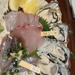 日本酒と海鮮 痛風屋 - お造りと生牡蠣