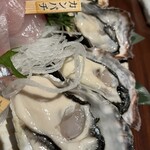 日本酒と海鮮 痛風屋 - 生牡蠣！
