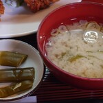 盛岡食堂 - みそ汁と漬物