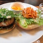 森の学校 - 塩麹とお麩のベジバーガー